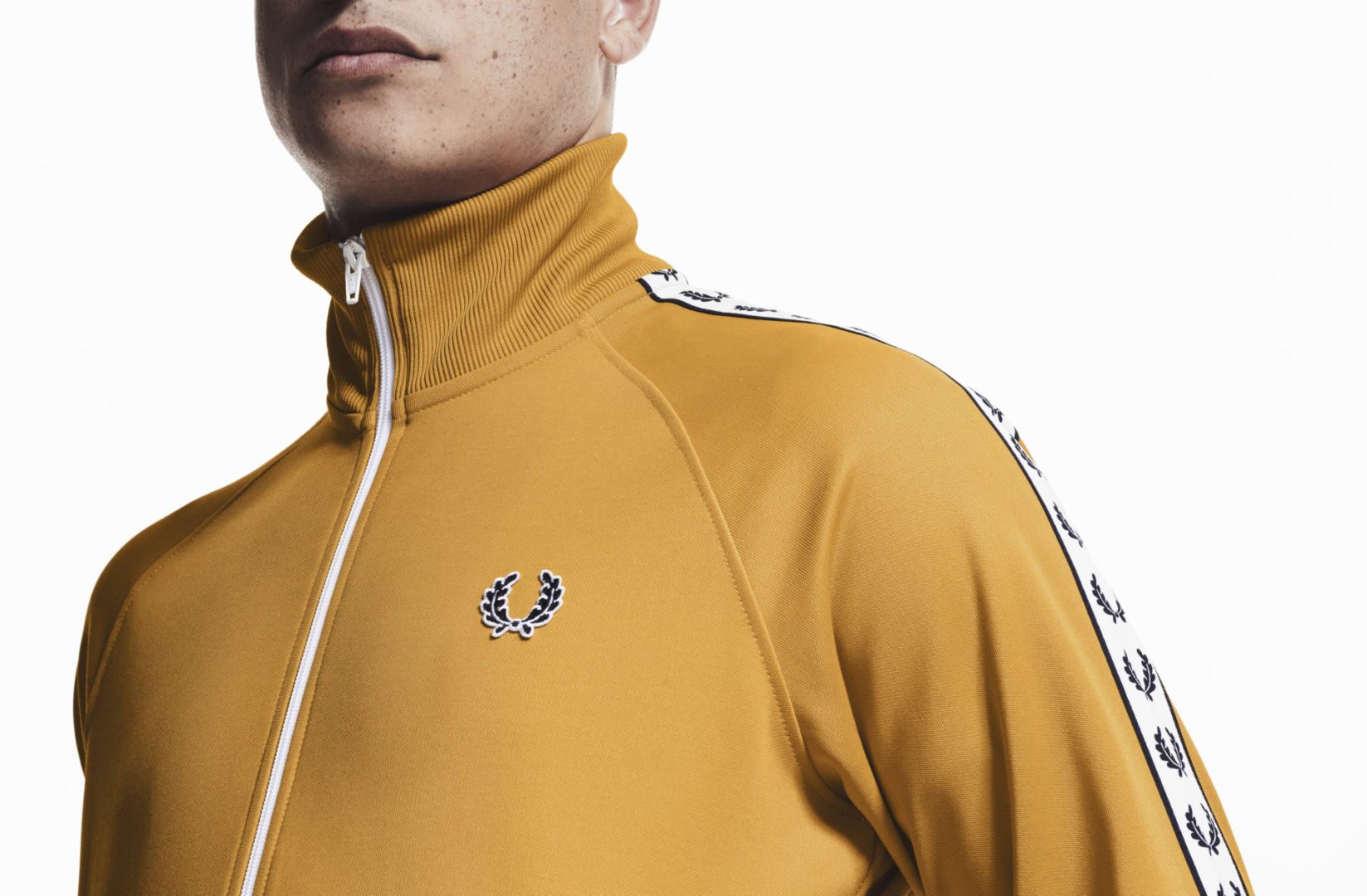 Пред пери. Fred Perry m6347. Fred Perry зипка. Дождевик Fred Perry.