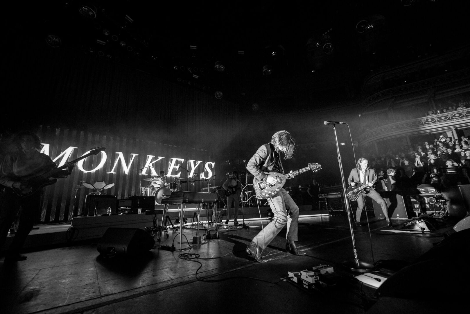 Arctic Monkeys Live At The Royal Albert Hall Arctic Monkeys – Arabella (Live at the Royal Albert Hall) | Sapeur